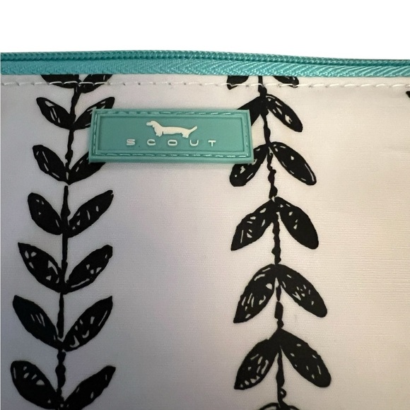 SCOUT “Sally Go Lightly” Padded Wristlet / Zipper Pouch, White/Black/Aqua Vines - Picture 5 of 5